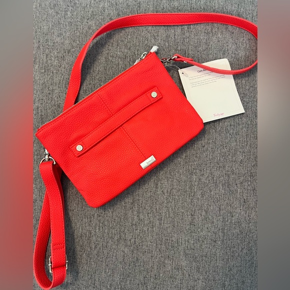 thirty-one Handbags - My Thirty-One Street Style‎ crossbody bag in Coral Kisses. New with tags